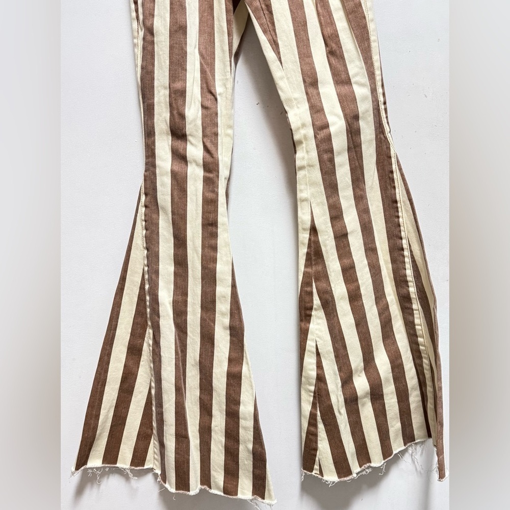 Chic Striped Flare Pants in Brown and White Size S - Picture 3 of 11